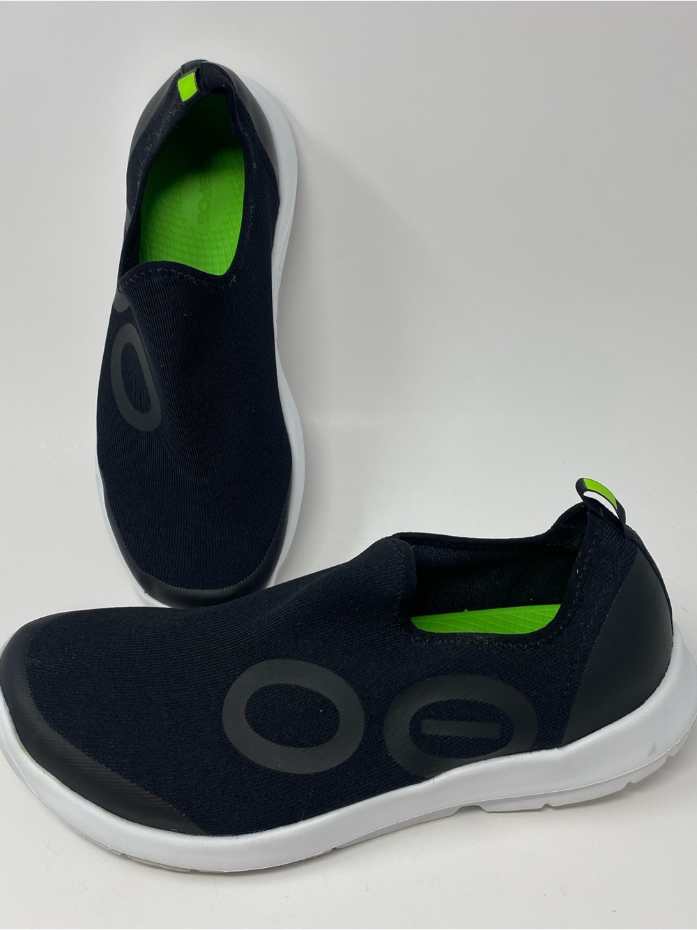 OOFOS OOmg Lightweight Recovery Shoes Mens 12 Black Green Slip On Sneakers